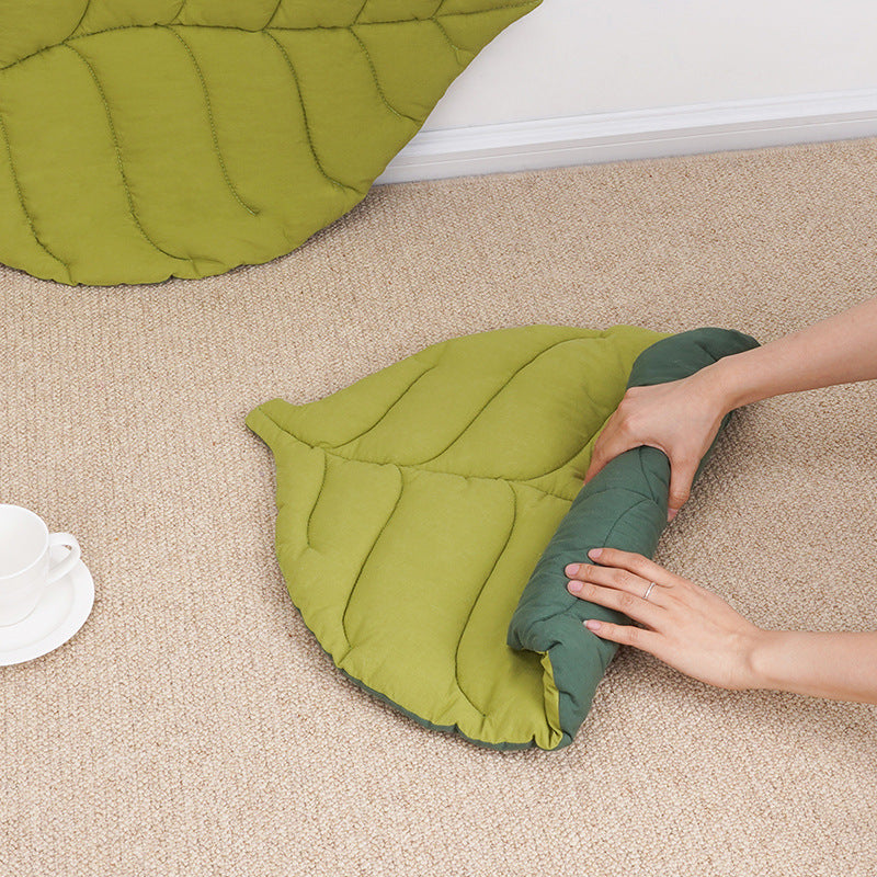 Reversible Leaf-Shaped Nap Mat for Dachshunds and Other Furry Friends